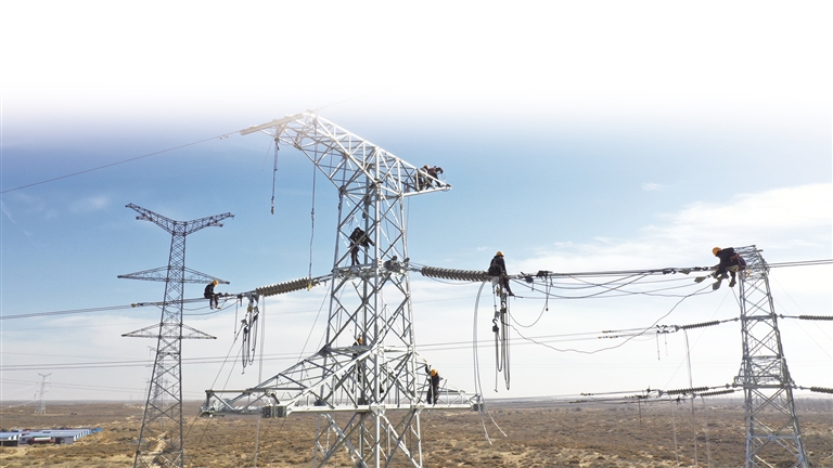 瀚海碧波漾  绿电送远方