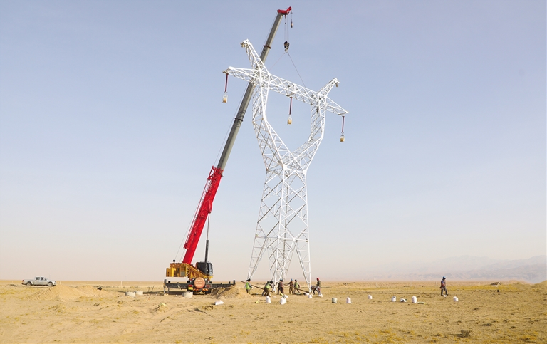 戈壁滩变身“绿电热土”