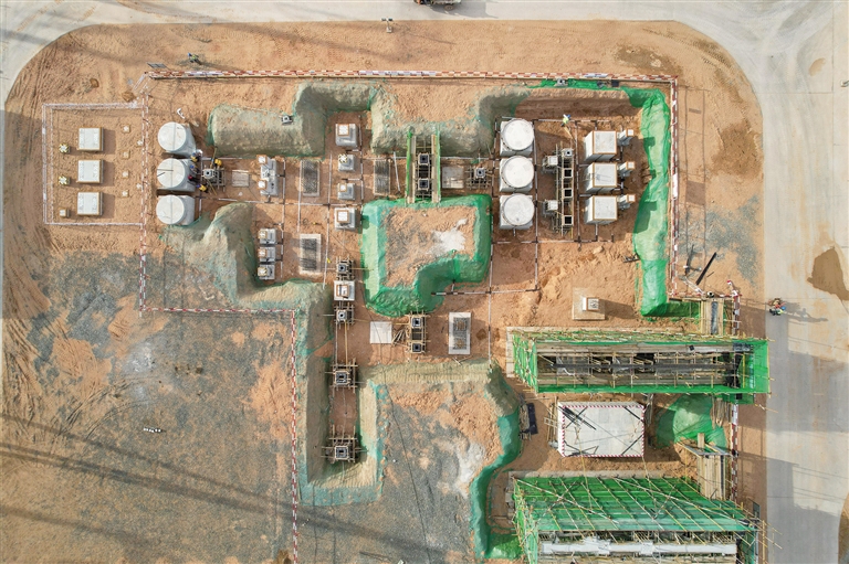 主变扩建现场施工正酣