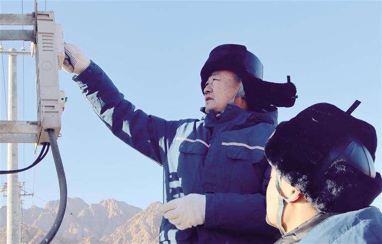 -30℃！寒潮来袭   电力人同心保电