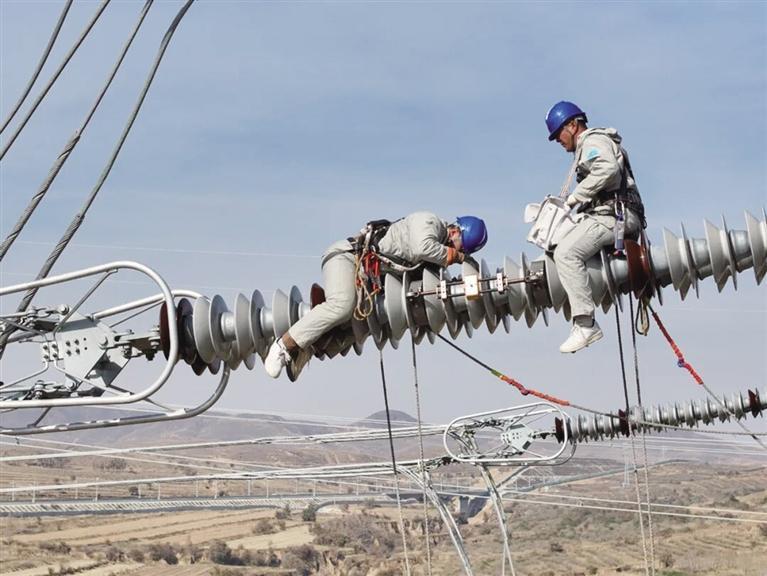 500千伏海万Ⅱ线检修实现“双突破、一常态”